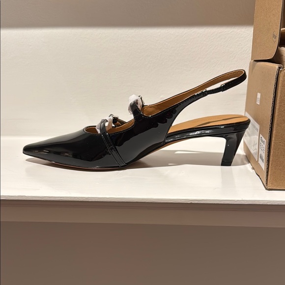 Madewell pointy toes sling backs in patent leather. - Picture 2 of 6